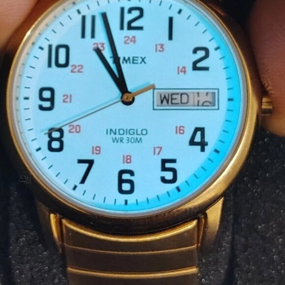 Timex Easy Reader Watch Men Indiglo 35mm Gold Tone Day Date Stretch Band - Picture 2 of 4
